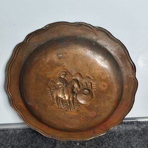 Plato Decorativo en Bronce con Relieve de Jinete y "Chile" - imagen 2