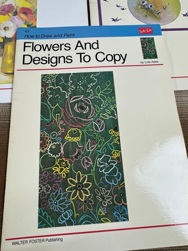 Colección de libros y pinturas relacionadas a las flores - imagen 2