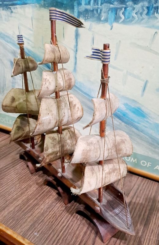 Barco Grande Echo De Bambu: Un barco antiguo de madera con detalles artesanales - imagen 2