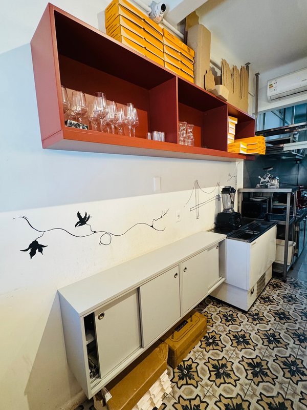Aéreo Laqueado Bordeaux y Mueble Gris Melamínico con Puertas Corredizas - imagen 1