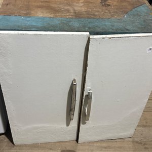 Lote siguiente: Mueble de Cocina Blanco con Puertas y Tiradores Metálicos