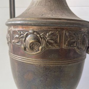 Ánfora de Plata "Lenk Austria" con Motivos Florales y Grabados Históricos - imagen 2