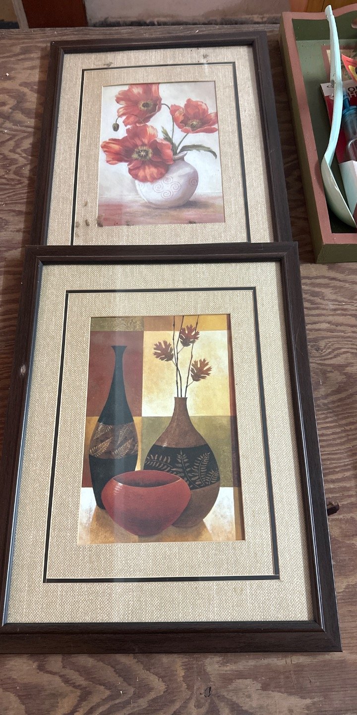 Dos Cuadros Decorativos con Jarrones y Flores