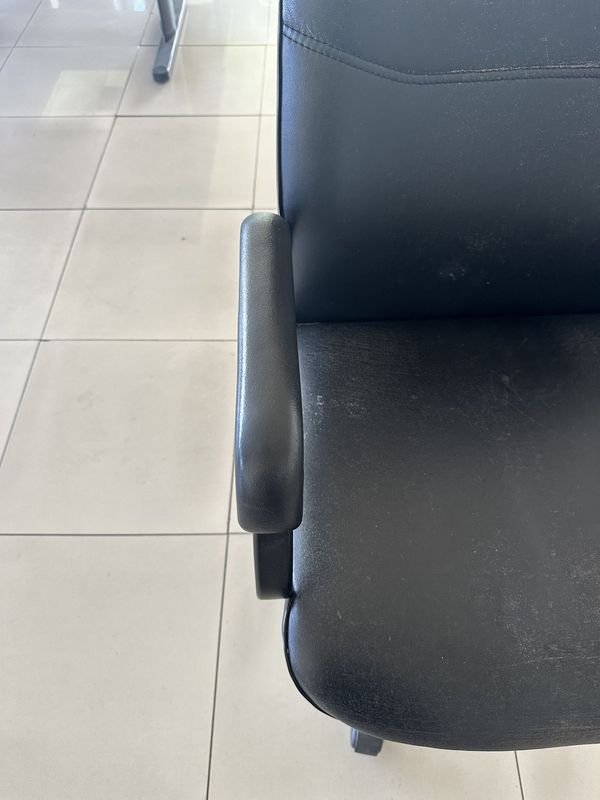 SILLA DE CUERO - imagen 2
