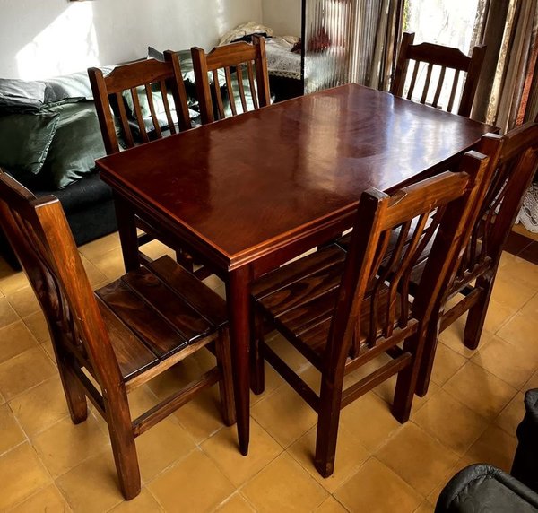 Juego de Comedor con Mesa Extensible y Seis Sillas de Madera - imagen 1