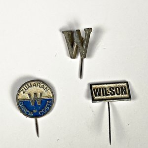 Tres Pins Metálicos con Iniciales y Logos - imagen 2
