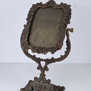 Espejo de Mesa Tocador Basculante con Marco Ornamentado en Bronce - imagen 2