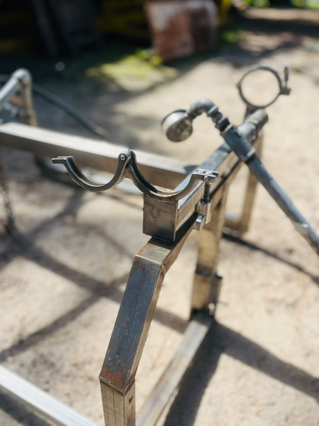 Soporte Metálico con Manómetro y Abrazadera