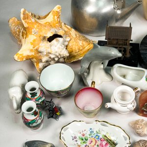 Lote Variado: Porrón de Gres, Pava de Aluminio, Adornos y Figuras - imagen 3