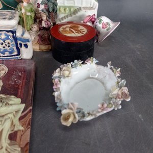 Lote de 13 Adornos Variados: Figuras, Casitas y Más - imagen 5