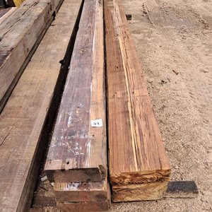 Lote siguiente: 7 Vigas de Pinotea de Madera Maciza para Construcción