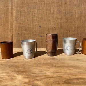 Lote anterior: JARRAS DE ALUMINIO Y VASOS DE MADERA