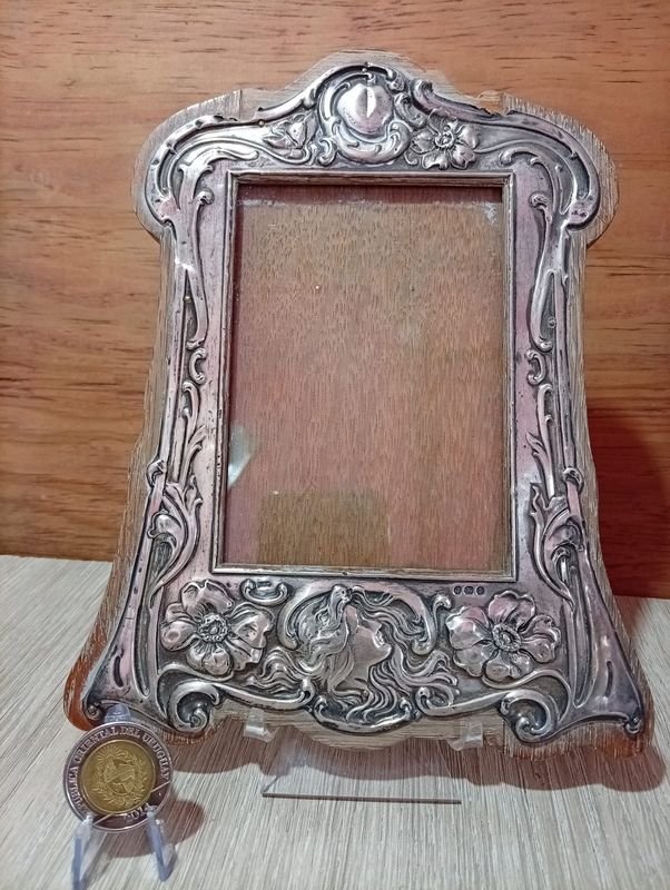 Porta Retrato Art Nouveau con Sellos y Cuños