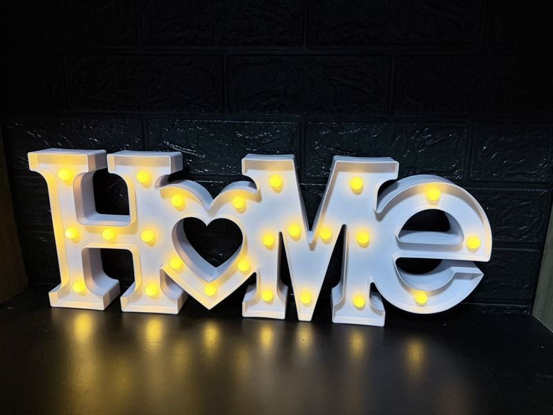 Cartel Decorativo "HOME" con Luces LED y Corazón