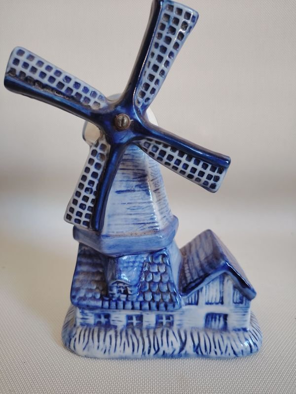 Casita con molino típico holandés de porcelana azul y blanca - imagen 3