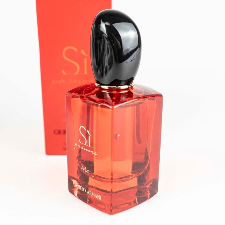Perfume Giorgio Armani Sí Passione de 50 ml, en caja - imagen 2
