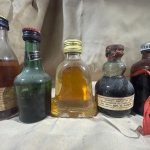 Lote de Botellas Miniatura de Licores Varios Selladas - imagen 2