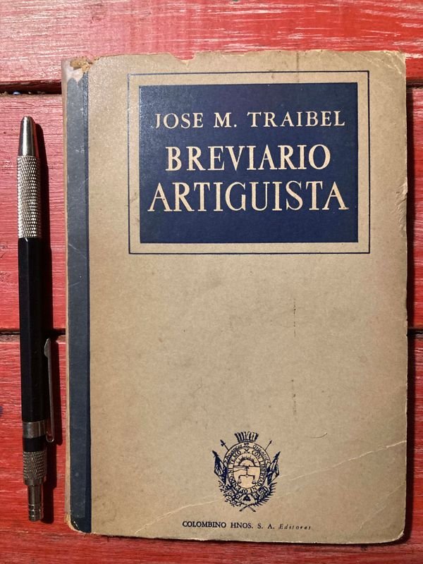 Libro antiguo con bolígrafo - imagen 1