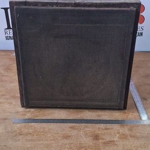 Parlante Antiguo de Madera con Rejilla Frontal - imagen 2