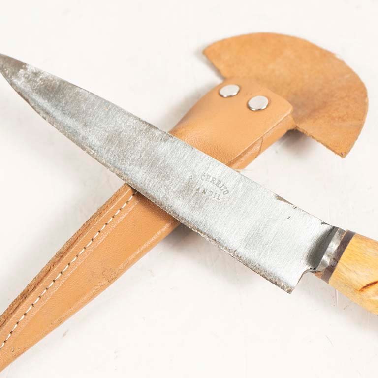 Cuchillo de mango madera con hoja de plata - imagen 2