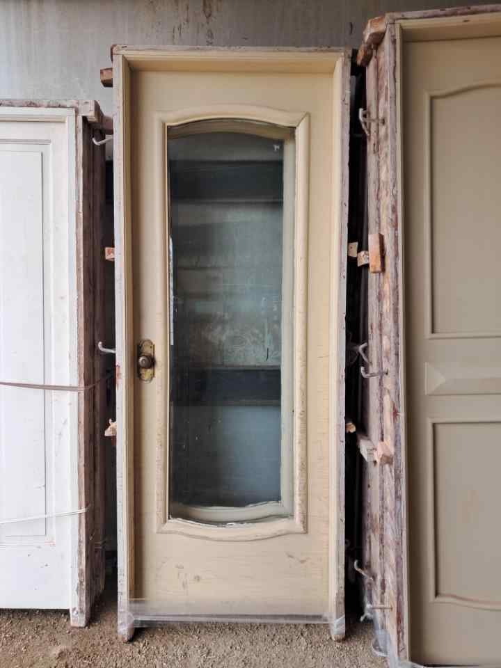 Puerta Antigua de Madera con Vidrio