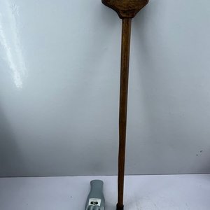 Baston de Madera con Empuñadura Curva y Punta de Goma - imagen 2