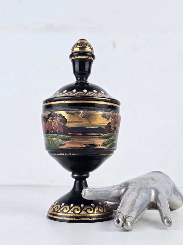 Jarrón de Cristal con Paisaje Pintado a Mano y Tapa