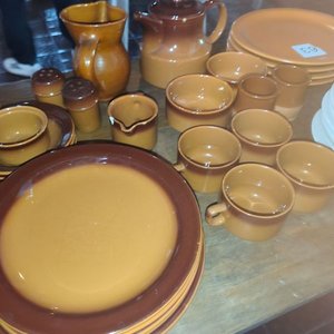 Juego de Cerámica Marrón 42 Piezas: Platos, Tazas y Jarra - imagen 4