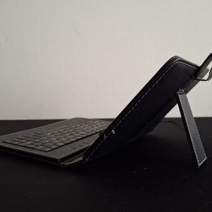 Estuche Protector Universal con Teclado USB para Tablet de 7" a 9" - imagen 3
