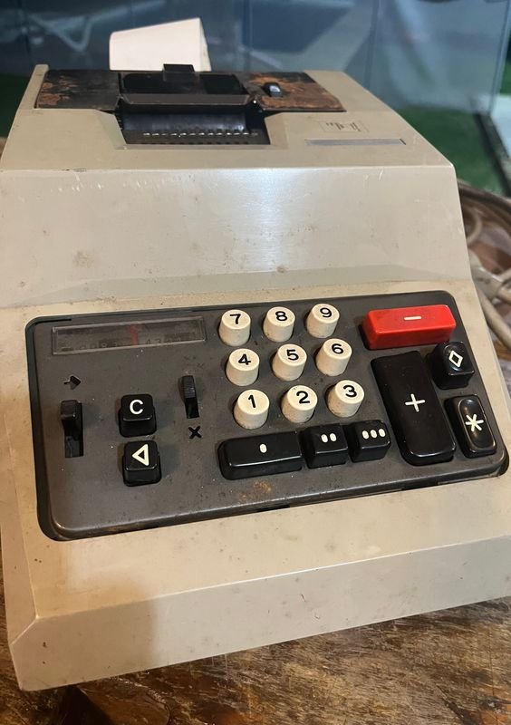 Calculadora de mesa - imagen 3