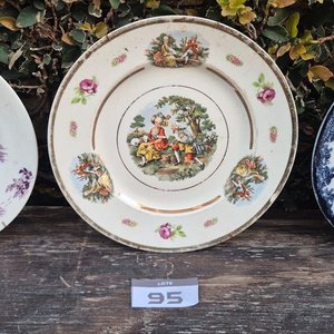 Tres Platos Decorativos de Colección en Loza y Porcelana Europea - imagen 3