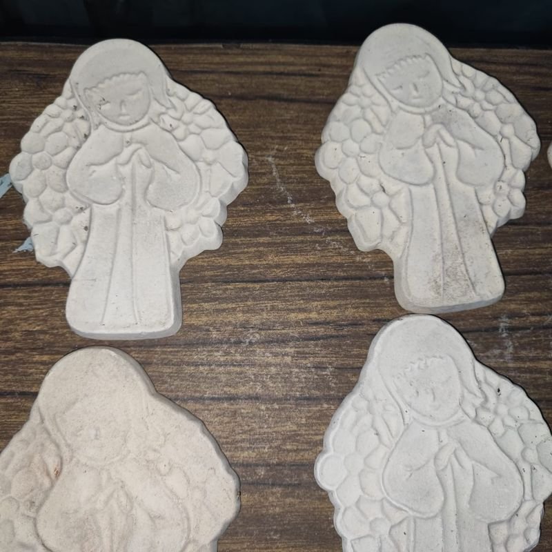 Lote de adornos cerámicos blancos - imagen 2