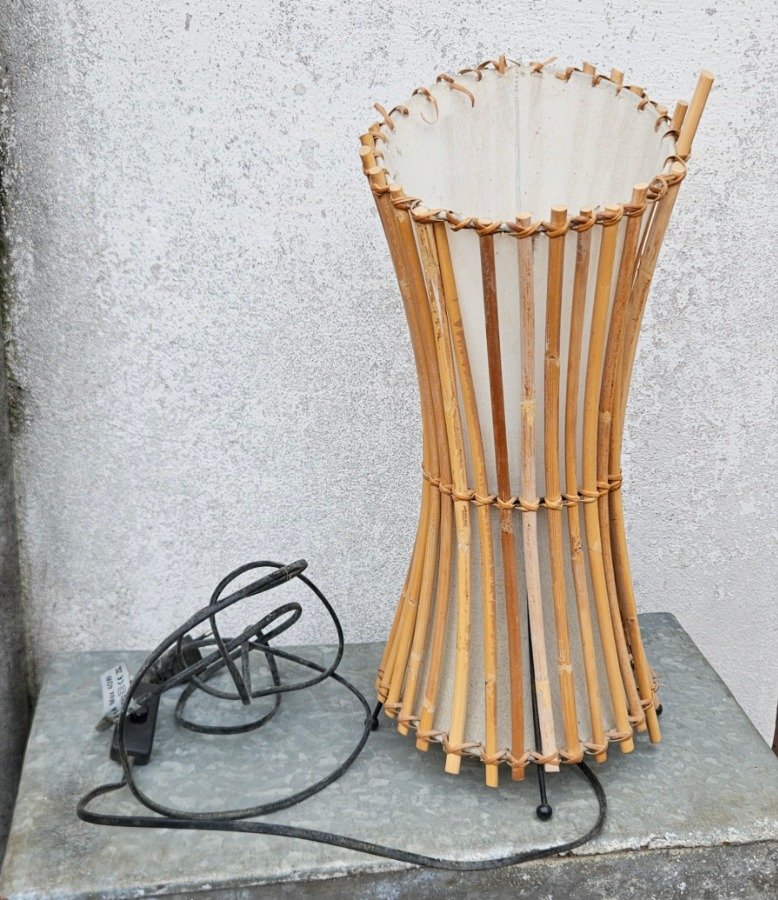 Lámpara de Mesa de Mimbre Artesanal