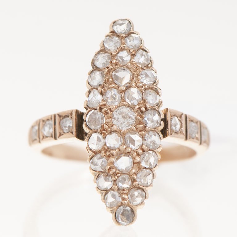 Lote siguiente: Anillo de Oro con Diamantes