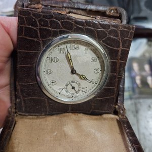 Lote Surtido: Mesa Auxiliar Decorada, Patines, Radio Philips, Walkman y Reloj de Bolsillo - imagen 6