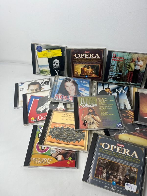 Colección de CDs y DVDs en buen estado - imagen 3
