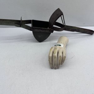 Antigua Puretera de Chapa y Mano de Maniquí - imagen 4