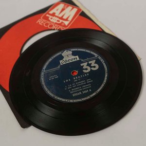 Vinilo Single The Beatles "La Vi Parada Ahí" - Edición Uruguay Primera Edición Doble - imagen 2