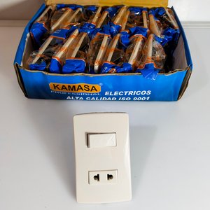 10 Placas de Interruptor y Enchufe Eléctrico Kamasa - imagen 2