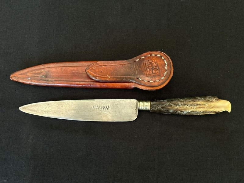Cuchillo verijero inglés de época con tallado en guampa - imagen 9