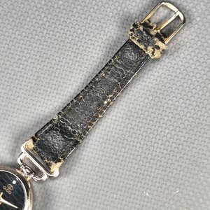 Reloj Gucci de dama, malla desgastada, sin funcionamiento conocido - imagen 5