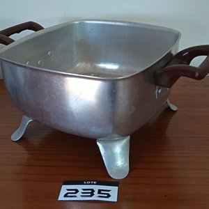 Colador Cuadrado Antiguo de Aluminio con Asas de Baquelita y Base Desmontable - imagen 2