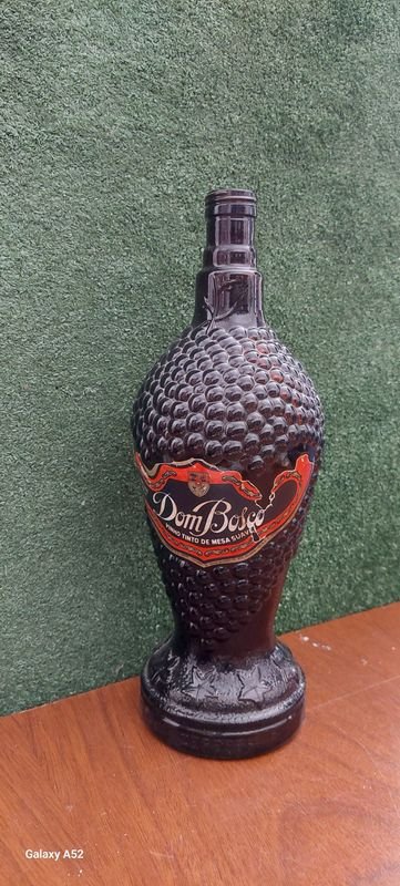 Botella de vino rara y linda - imagen 2