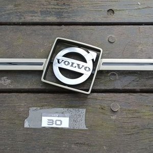 Emblema Frontal Volvo para Parrilla - Pieza de Auto - imagen 2