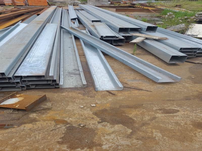 35 Perfiles de Acero Galvanizado en Forma C y 7 Cajones Soldados