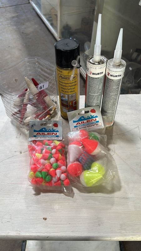 Caja de pinturas y adhesivos en buen estado - imagen 2