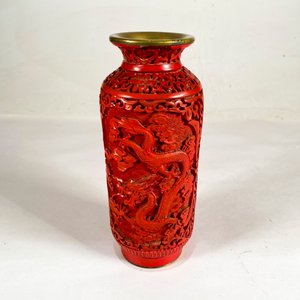 Lote anterior: Florero Oriental de Bronce Rojo con Dragones Tallados - 20 cm