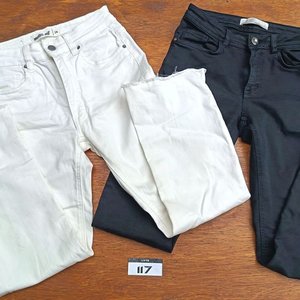 Lote de Ropa Femenina: Jeans, Remeras y Musculosas Variadas - imagen 8
