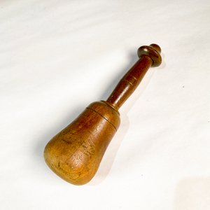 Mortero y mano de madera vintage - imagen 3