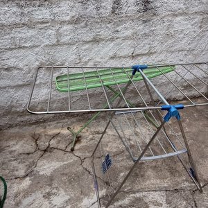Tabla de Planchar Verde y Tendedero Plegable Metálico - imagen 7